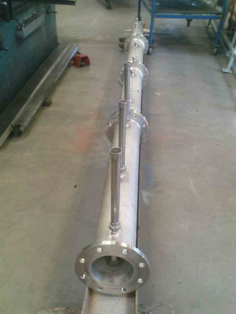 Long stainless steel fabricated pipe assembly with flanged connections
